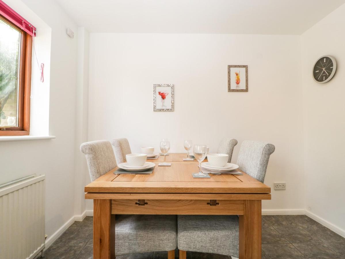 16 Mythern Meadow Bradford-On-Avon ภายนอก รูปภาพ