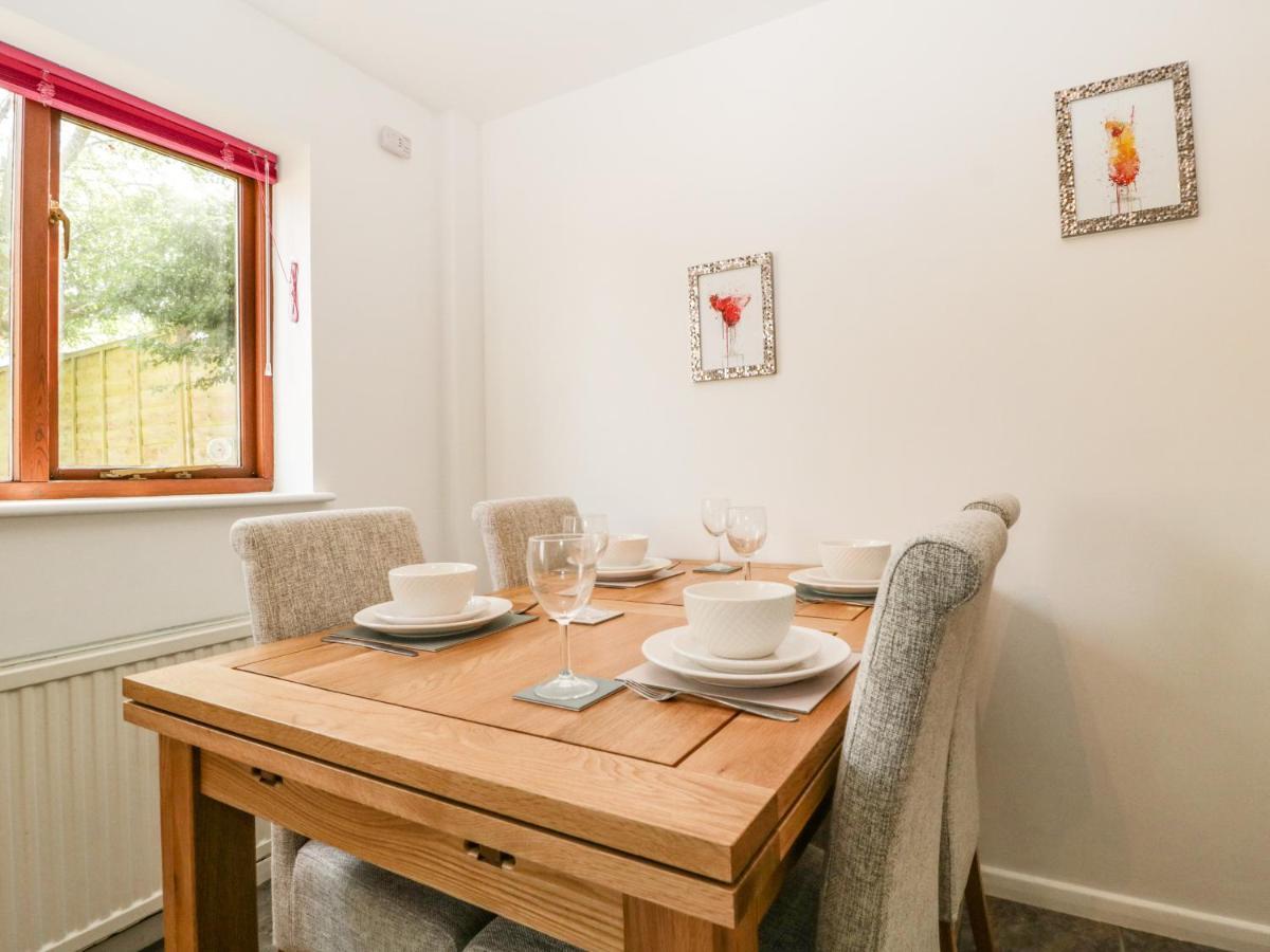 16 Mythern Meadow Bradford-On-Avon ภายนอก รูปภาพ